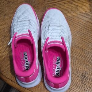 Skechers Women's White and Pink Quilted Slip-Ons